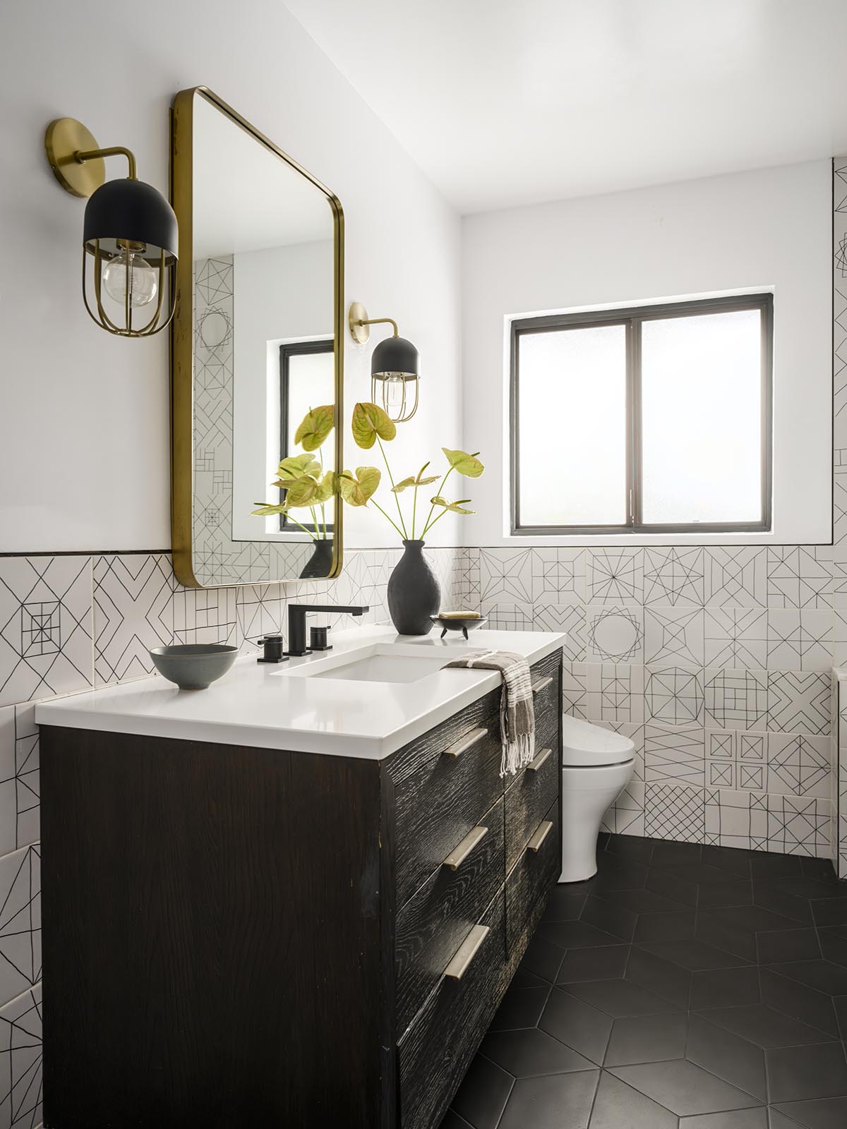 This image shows a bathroom designed by Jefferson alum Nureed Saeed.